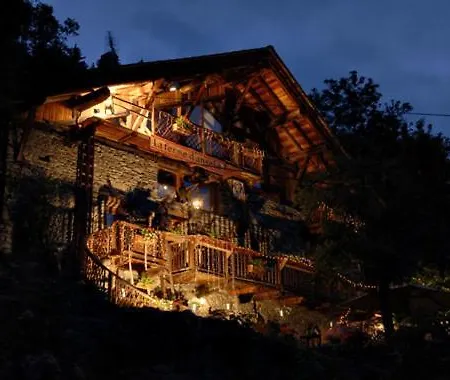 فندق مبيت وإفطار La Ferme D'angele 4*